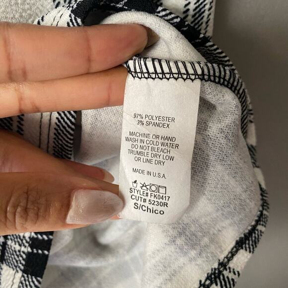 Free Kisses sz S black‎ white plaid blouse - Picture 8 of 10